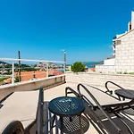 View Port Apartments